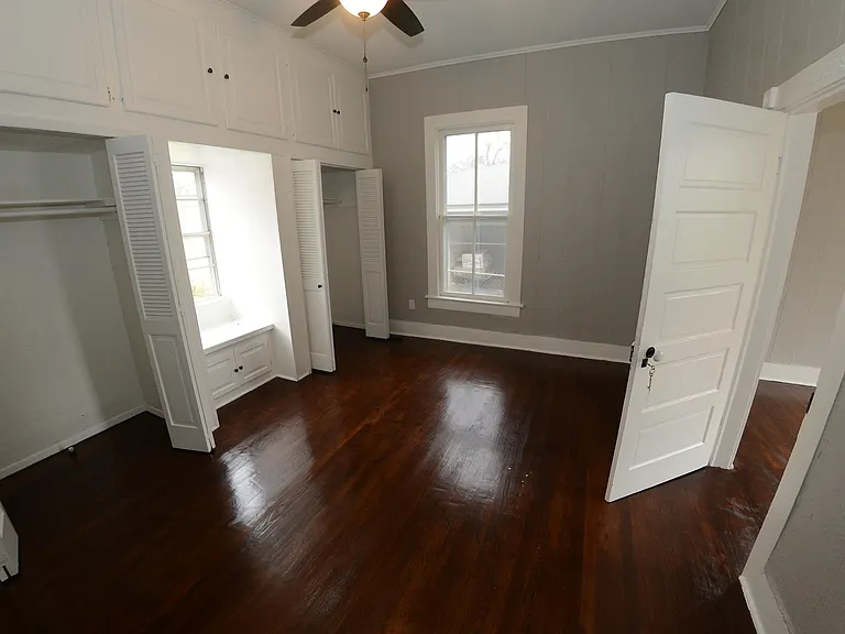 412 W Day St — Photo 11