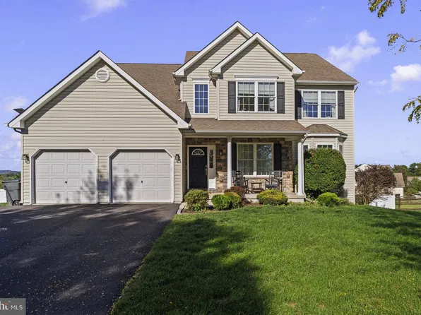 910 W Mill Creek Way, Pottstown, PA 19465