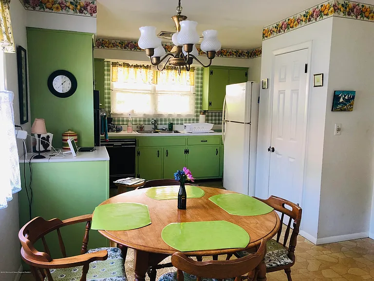 814 Shore Rd — Photo 9
