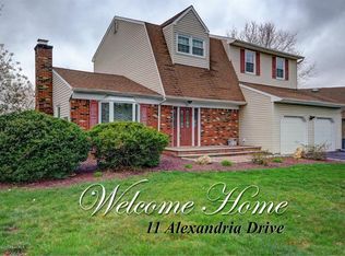 11 Alexandria Dr, Manalapan, NJ