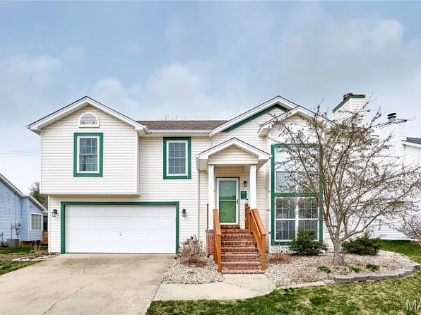 307 Sweetwater Ln, O'Fallon, IL 62269