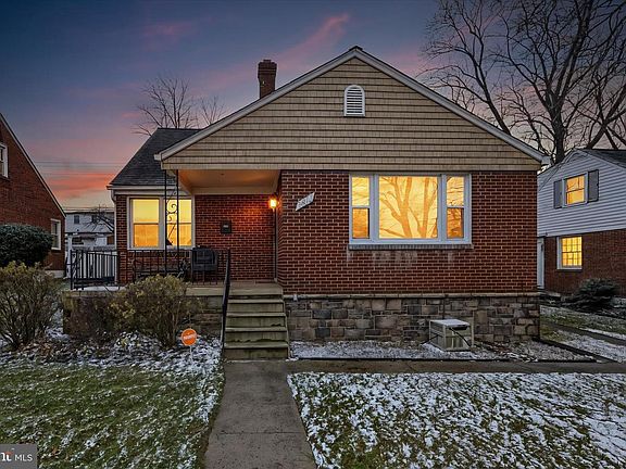 2nd image of 1813 Hanford Rd