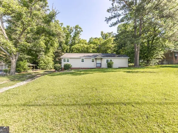 2240 Greenwood Dr, Macon, GA 31211