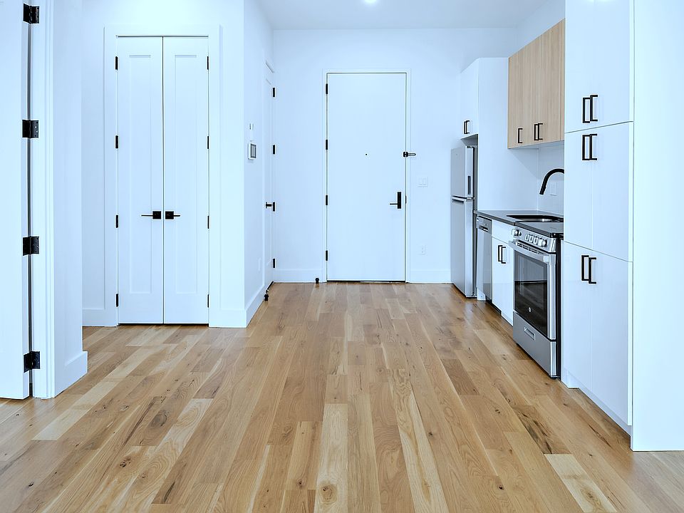 1st image of 594 Eagle Ave #2R