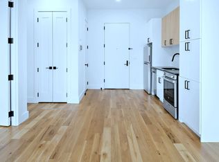 594 Eagle Ave #2R, Bronx, NY 10455