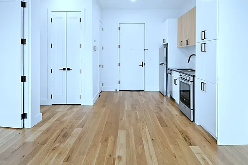 594 Eagle Ave #2R Photo 1