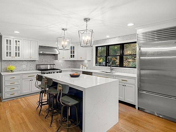 2nd image of 16 Woodholm Rd