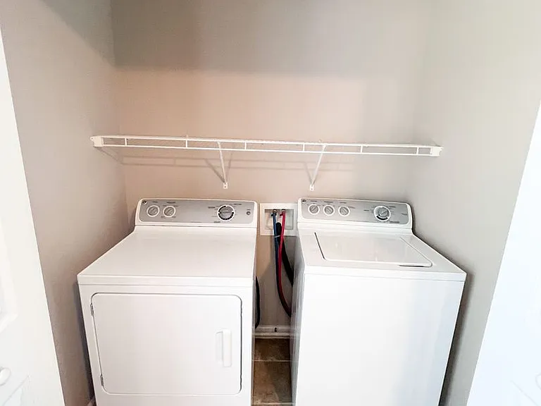 517 Patriot Park Ct #B — Photo 8