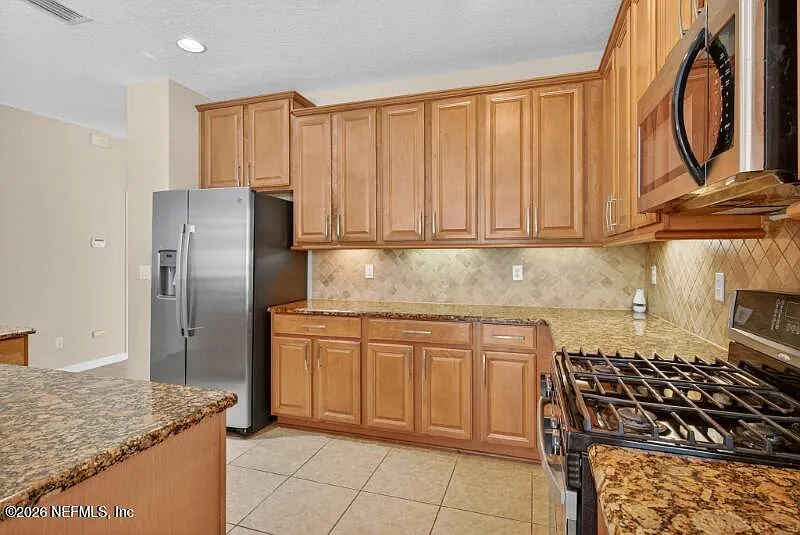 4 bed, 2.0 bath, 2102 sqft, $2,500 — Photo 3
