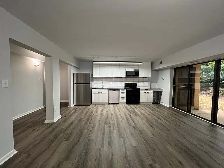 2202 Castle Rock Sq #2B — Photo 1