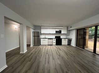 2202 Castle Rock Sq APT 2B, Reston, VA 20191