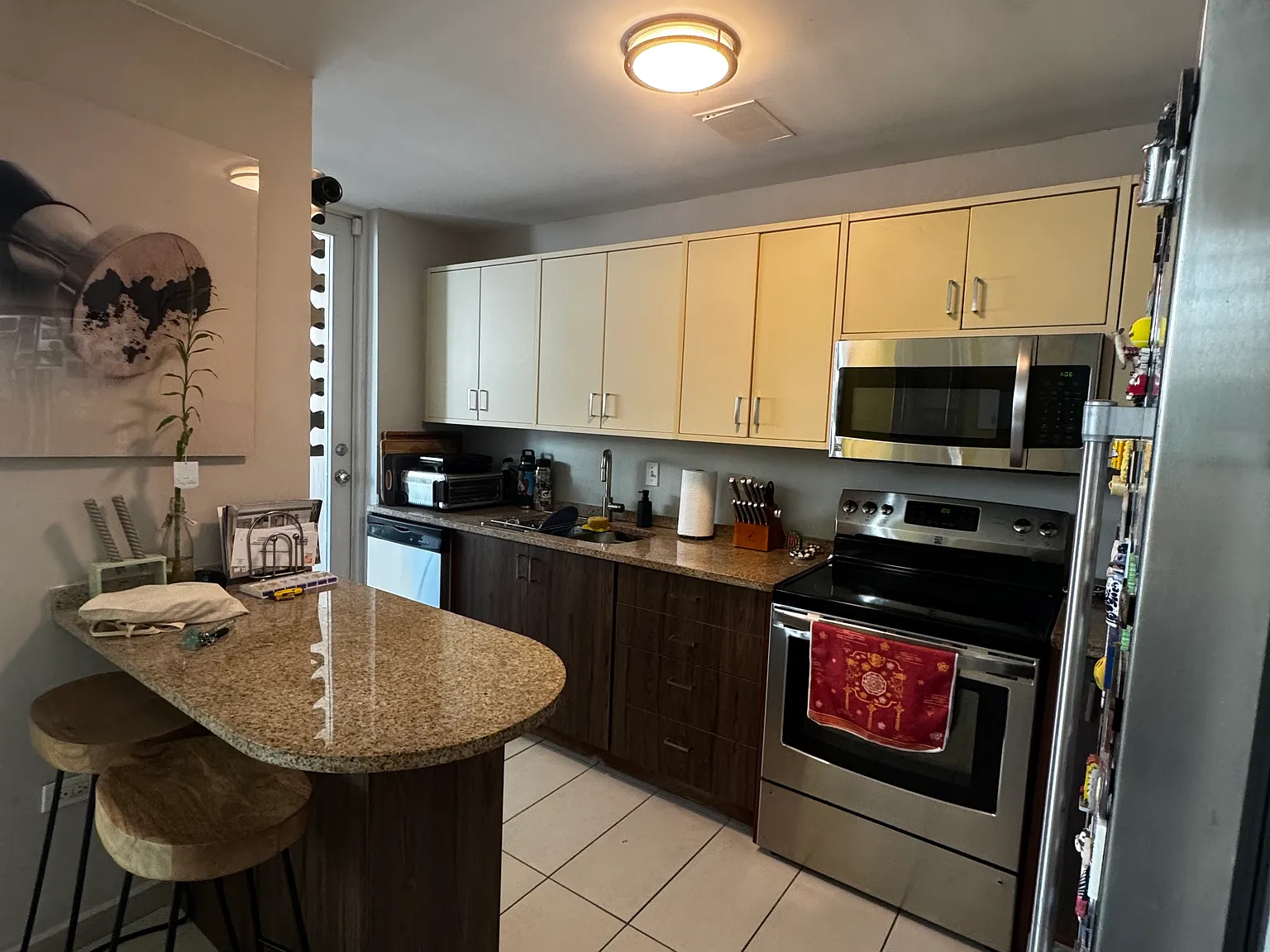 3 bed, 2.5 bath, 1900 sqft, $4,000 — Photo 3