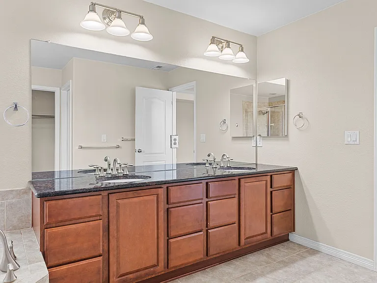 22898 E Saratoga Pl — Photo 32
