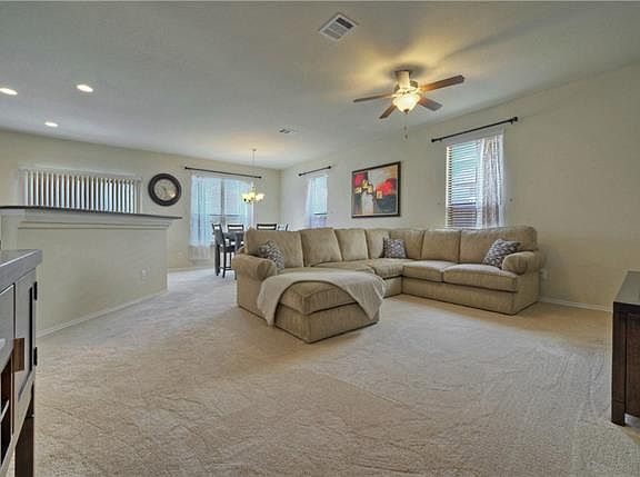 3rd image of 817 Oatmeal Dr
