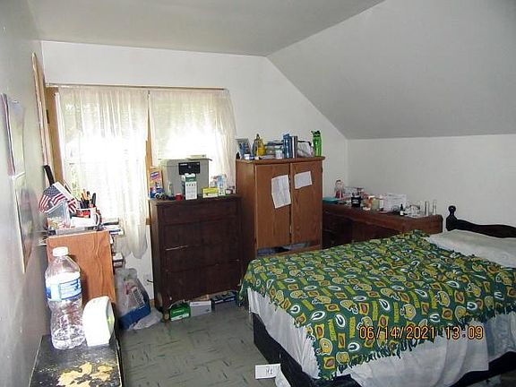 5th image of 212 Hill St