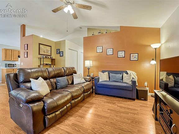 4th image of 603 Woodlawn Ave