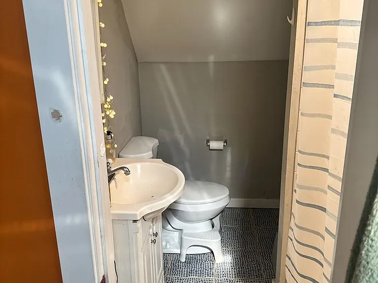 1735 W Augusta Blvd — Photo 5