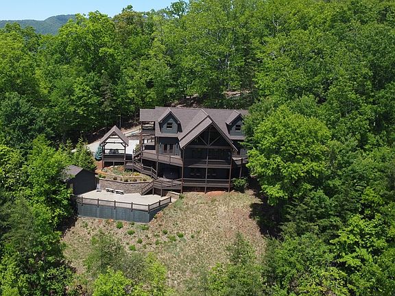 4th image of 486 Henderson Ln