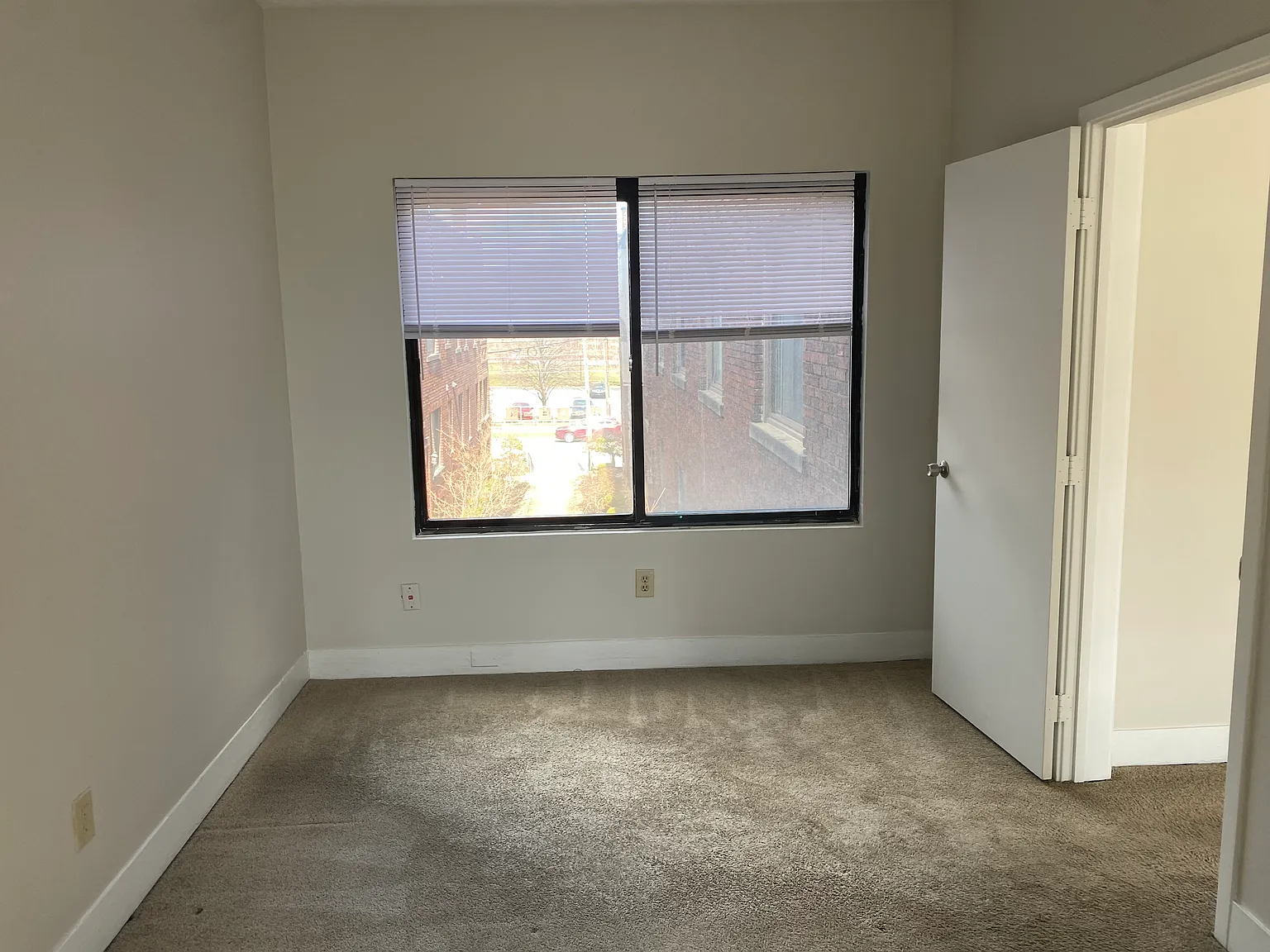 3 bed, 953 sqft, $1,150 — Photo 3