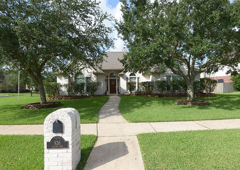 1st image of 836 Falcon Lake Dr