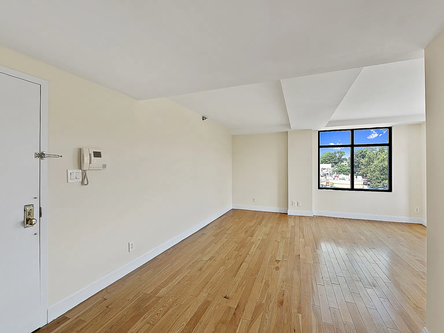 3536 Cambridge Avenue — Photo 4