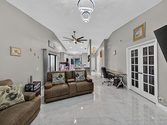 5th image of 1036 E Lakes Drive