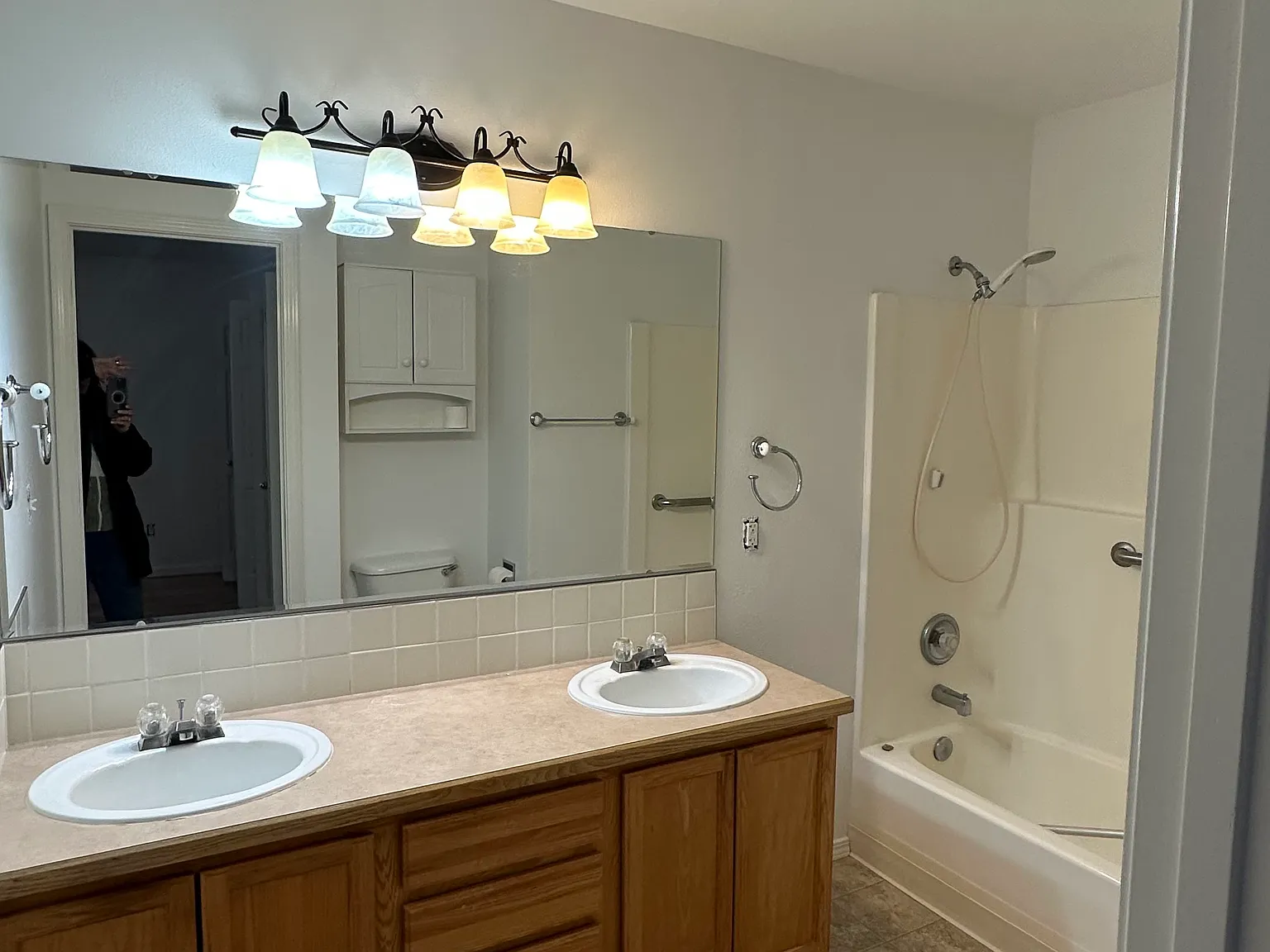 4 bed, 1276 sqft, $2,195 — Photo 4