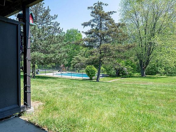 3rd image of 152 Quarry Hill Rd APT 40