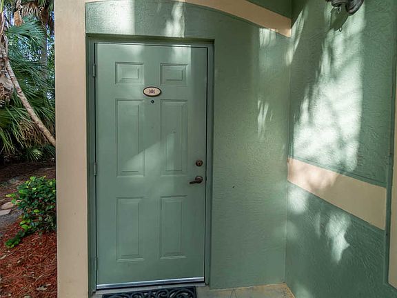 2nd image of 240 Crestwood Cir APT 101