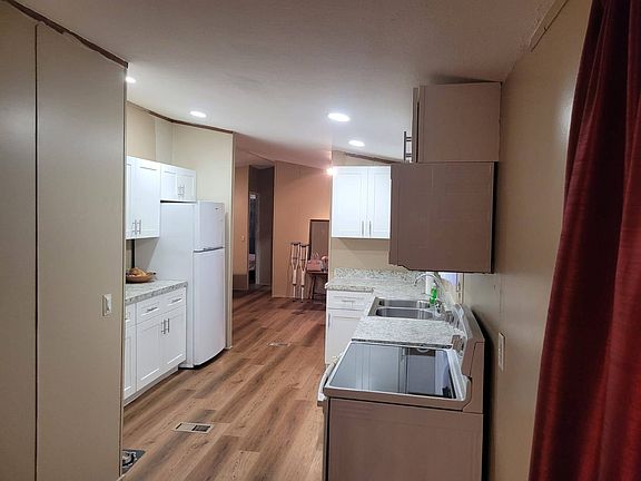2nd image of 8815 Bexhill Blvd