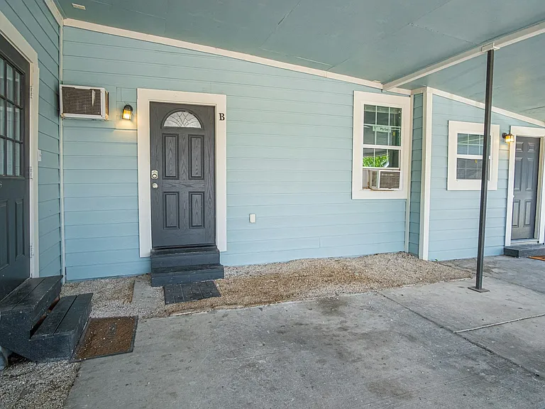 121 Douglas Way St #B — Photo 10