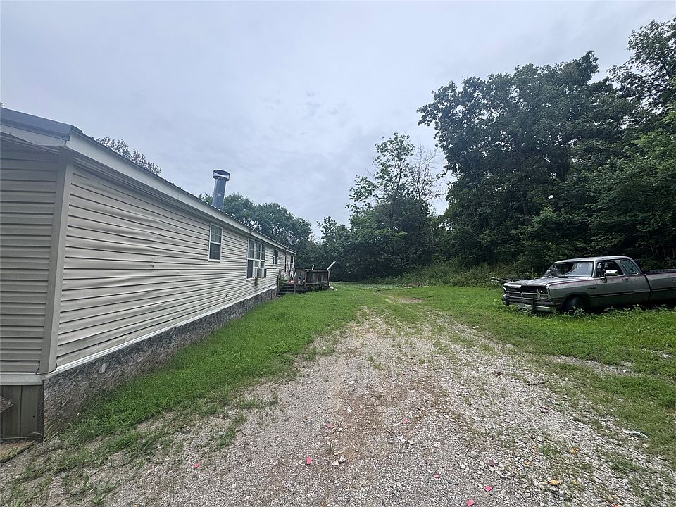 2nd image of 15450 E 520th Rd