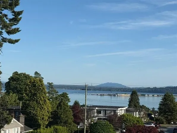 1243 Parker St, White Rock, BC V4B 4S2