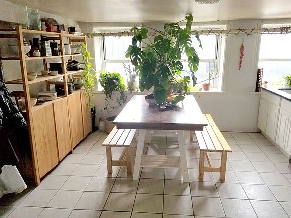 4th image of 243 Scholes St APT 1
