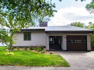404 W Clay St, Calmar, IA 52132