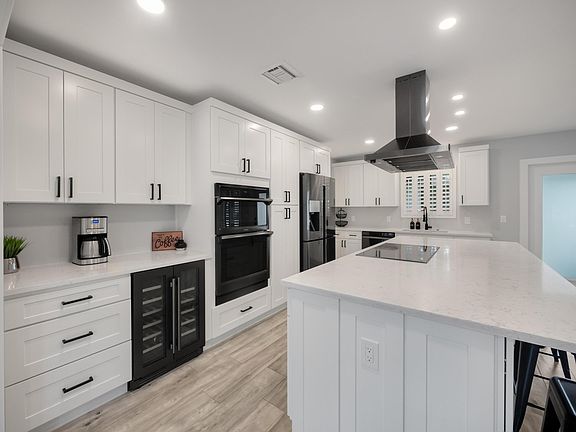 2nd image of 726 SE 9th Terrace
