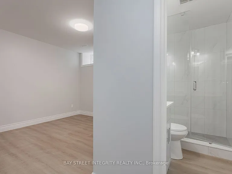 459 Palmerston Blvd #LOWER — Photo 12