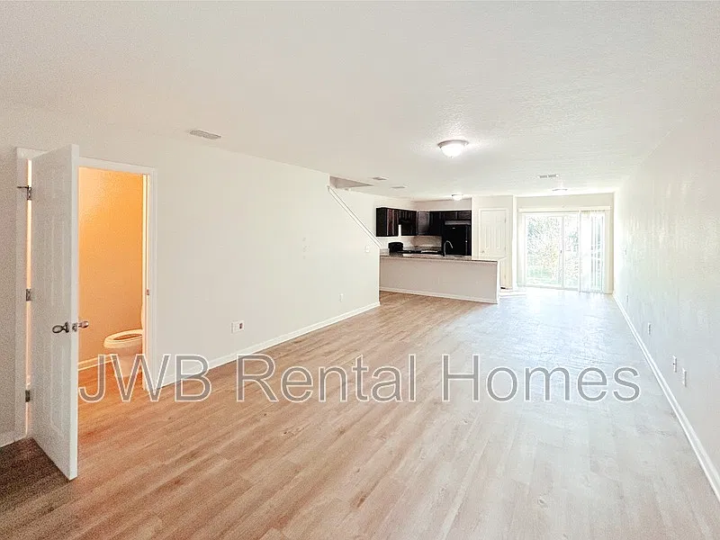 Cedar Hills — Photo 4