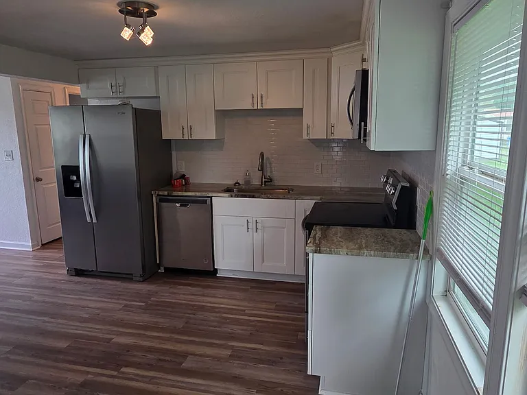 713 Nixon Dr — Photo 4