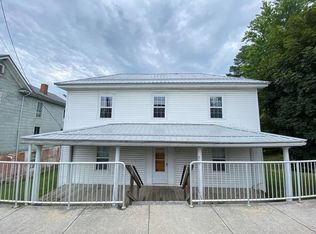 210 S State St, Athens, WV 24712