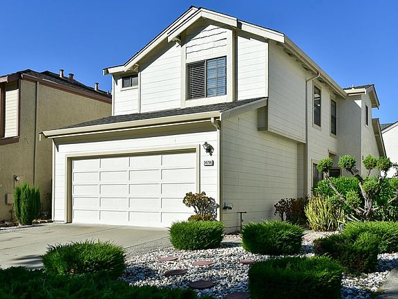 3rd image of 34796 Siward Dr