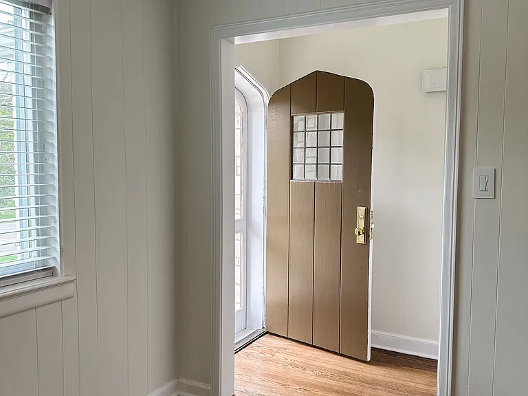 5224 Jacksboro Pike — Photo 2
