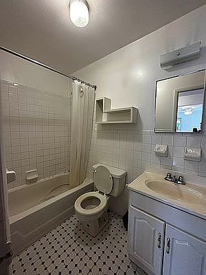 2nd image of 506 E 5th St APT 17