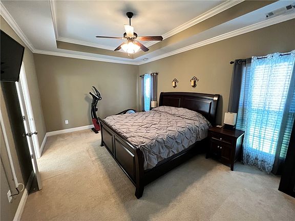 4th image of 716 Stanton Dr