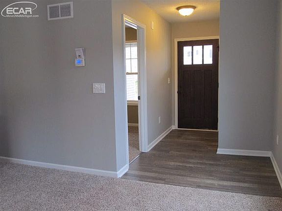 5th image of 700 Hillside Dr