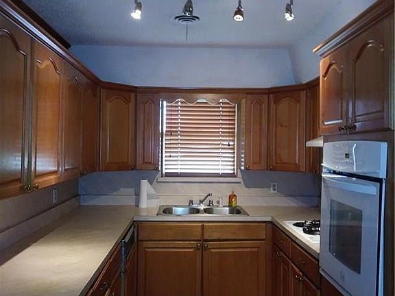 3rd image of 1105 Gannon Ln