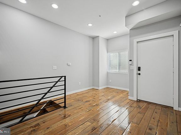 5th image of 1841 E Oakdale St