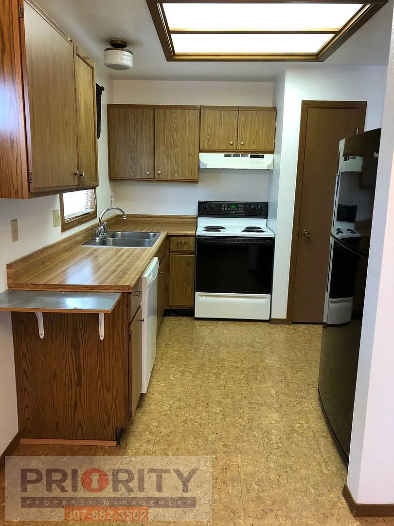 2 bedroom, 2 bath single-family home — Photo 4