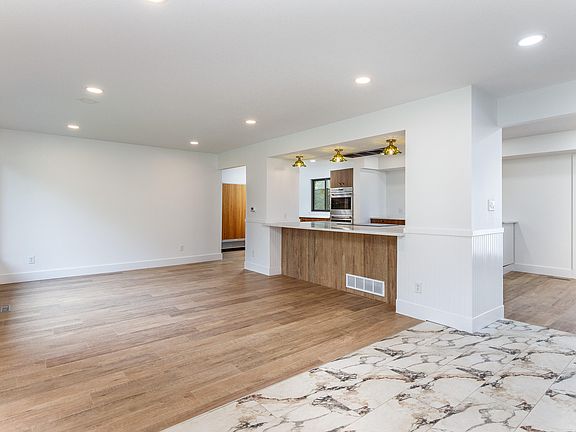 3rd image of 3616 Thornton Ave
