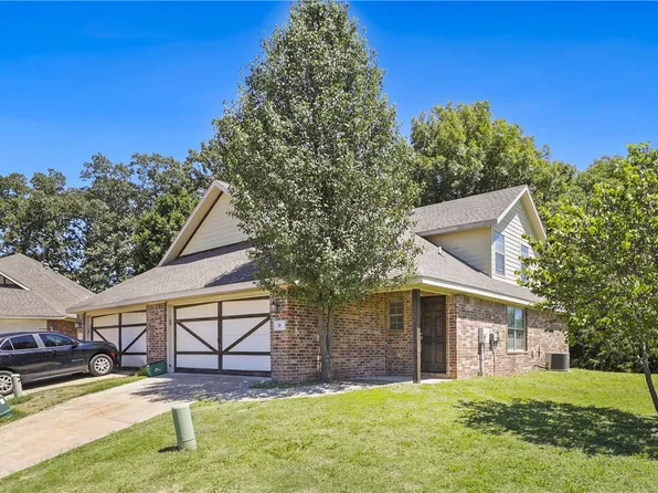 56 & 58 S Woodsprings Dr, Fayetteville, AR 72701